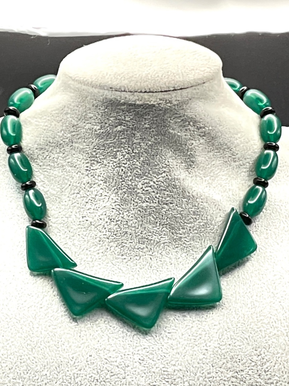 Vintage 1987 Avon Green Black Color Waves Necklace Choker with Box
